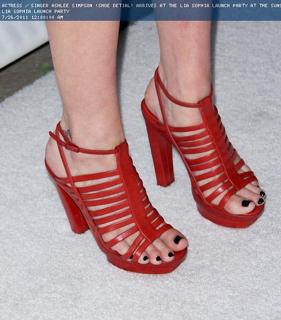 Ashlee Simpson feet photo thumbnail