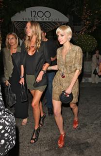 Ashlee Simpson feet photo thumbnail