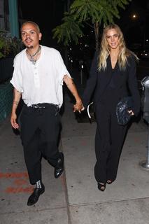 Ashlee Simpson feet photo thumbnail