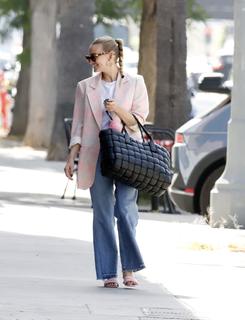Ashlee Simpson feet photo thumbnail