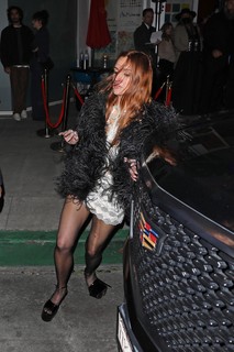 Ashlee Simpson feet photo thumbnail