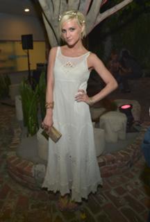 Ashlee Simpson feet photo thumbnail