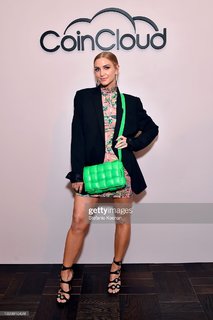 Ashlee Simpson feet photo thumbnail