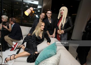 Ashlee Simpson feet photo thumbnail