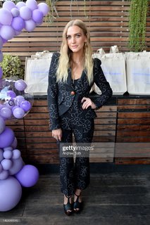 Ashlee Simpson feet photo thumbnail