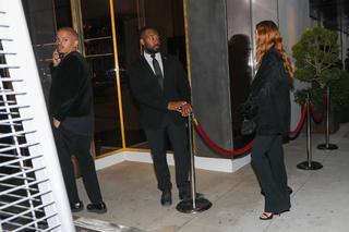 Ashlee Simpson feet photo thumbnail