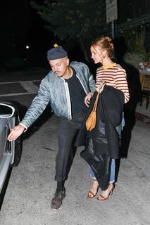 Ashlee Simpson feet photo thumbnail