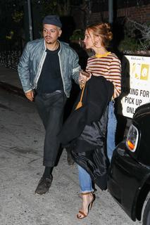 Ashlee Simpson feet photo thumbnail