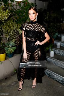 Ashlee Simpson feet photo thumbnail