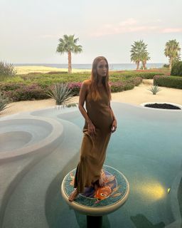 Ashlee Simpson feet photo thumbnail