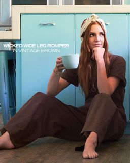 Ashlee Simpson feet photo 9