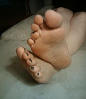 Ashleigh Banfield feet photo thumbnail