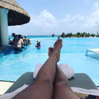 Ashleigh Banfield feet photo thumbnail