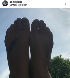 Ashley Broad feet photo thumbnail