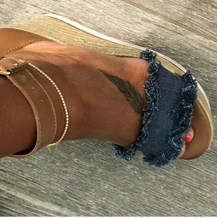 Ashley Broad feet photo thumbnail