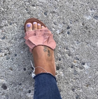 Ashley Broad feet photo thumbnail