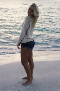 Ashley Cooke feet photo 9
