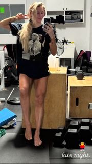 Ashley Fliehr feet photo thumbnail