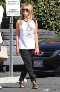 Ashley French feet photo 4