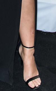 Ashley Graham feet photo thumbnail