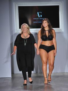 Ashley Graham feet photo thumbnail