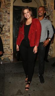 Ashley Graham feet photo thumbnail