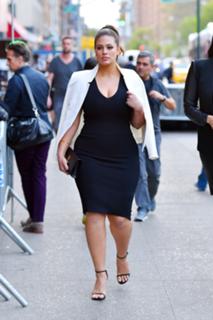 Ashley Graham feet photo thumbnail