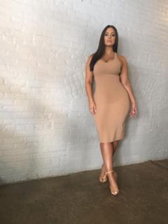 Ashley Graham feet photo thumbnail