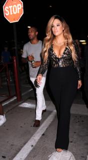 Ashley Graham feet photo thumbnail
