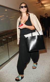Ashley Graham feet photo thumbnail