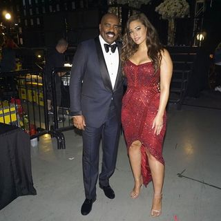 Ashley Graham feet photo thumbnail