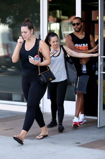 Ashley Graham feet photo thumbnail