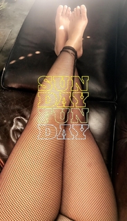 Ashley Graham feet photo thumbnail