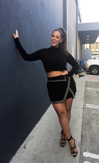 Ashley Graham feet photo thumbnail