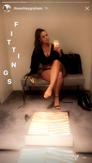 Ashley Graham feet photo thumbnail