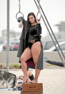 Ashley Graham feet photo thumbnail