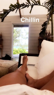 Ashley Graham feet photo thumbnail