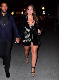 Ashley Graham feet photo thumbnail