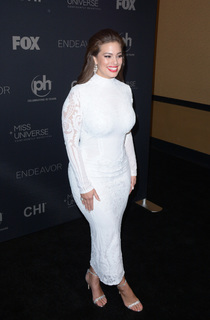 Ashley Graham feet photo thumbnail