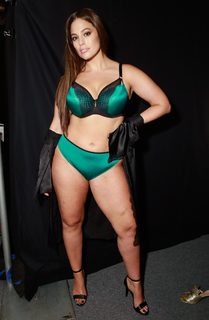 Ashley Graham feet photo thumbnail