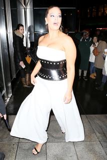 Ashley Graham feet photo thumbnail