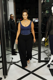 Ashley Graham feet photo thumbnail
