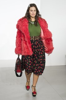 Ashley Graham feet photo thumbnail