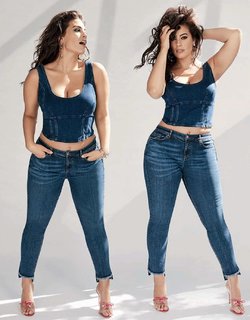 Ashley Graham feet photo thumbnail
