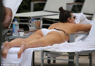 Ashley Graham feet photo thumbnail