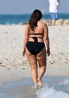 Ashley Graham feet photo thumbnail