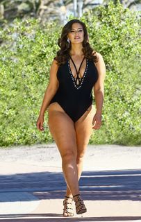 Ashley Graham feet photo thumbnail