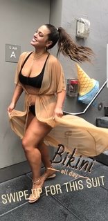 Ashley Graham feet photo thumbnail