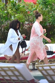 Ashley Graham feet photo thumbnail