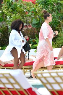 Ashley Graham feet photo thumbnail